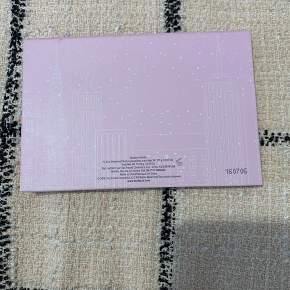 Brand new and unused Too Faced Christmas in New York Palette - Picture 2 of 4